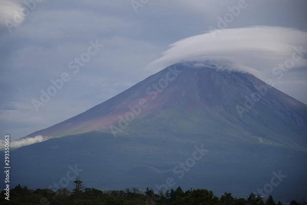 Fototapeta 雪なし富士山　傘雲・吊り雲あり