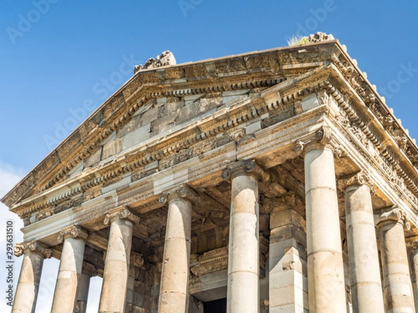Obraz Greco-Roman colonnaded temple of Garni in Kotayk Province of Armenia