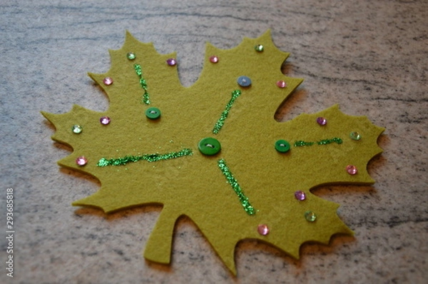 Obraz Decorated green handmade maple leaf