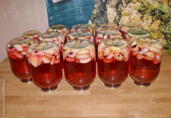 Obraz Яблочный компот в трёхлитровых банках