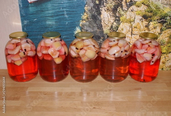 Obraz Яблочный компот в трёхлитровых банках