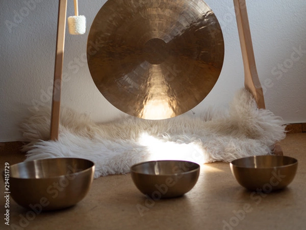 Fototapeta Gond in a wooden stand with tibatan singing bowls for sound healing therapy