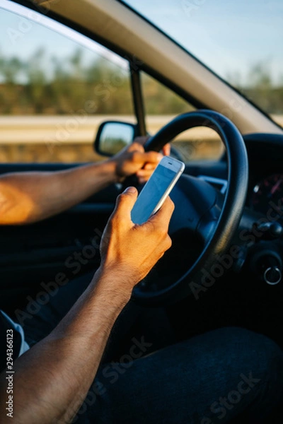 Fototapeta Man using phone while driving