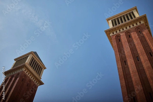 Obraz Torres en el cielo azul