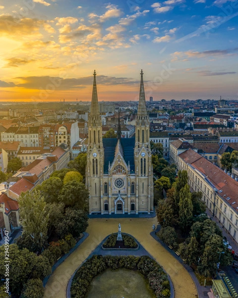 Fototapeta St. Elizabeth Parish Church of Árpád House is a less famous church in Budapest. But absoulutely beautiful place with a cute garden.