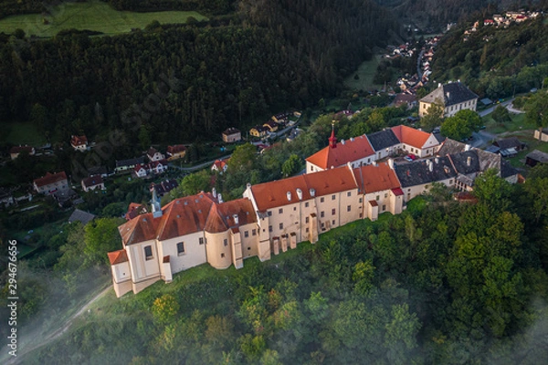 Fototapeta Nizbor is a castle rebuilt into a castle in the village of the same name in the district of Beroun. It was founded in the thirteenth century by King Premysl Otakar II. Despite numerous pledges.