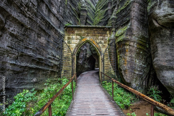 Fototapeta Gothic gate in Adrspach-Teplice Rocks (nature reserve in Broumov Highlands region of Czech Republic)