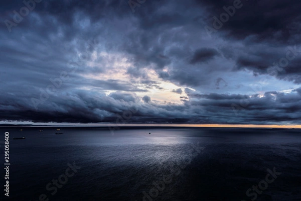 Fototapeta Dramatic panoramic view of the sea and moody cloudy sky