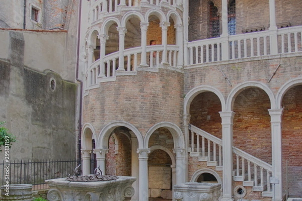 Fototapeta Palace of Contarini del Bovolo, Venice. Parts of the building