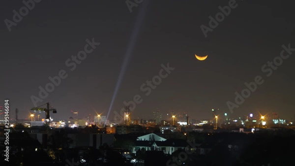 Obraz Moon set in city.