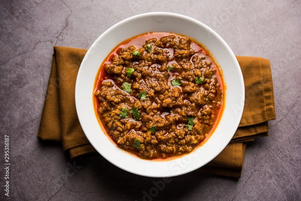 Obraz Kheema / keema Pav or Khima Paav is a spicy curry dish made up of minced chicken or lamb cooked with onion, tomatoes, served with buns. selective focus