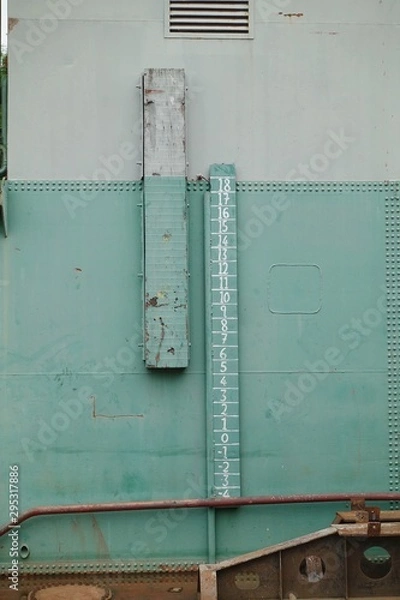 Fototapeta 水の深さを測る標識