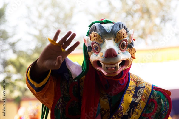 Obraz インド、ブッダガヤにあるブータン寺院でのチベット仏教の踊り、マスクダンス