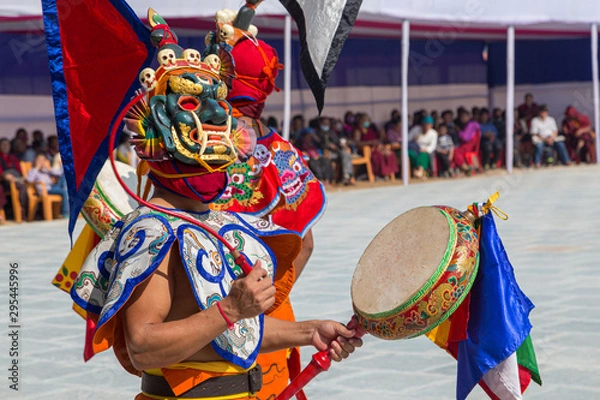 Obraz インド、ブッダガヤにあるブータン寺院でのチベット仏教の踊り、マスクダンス