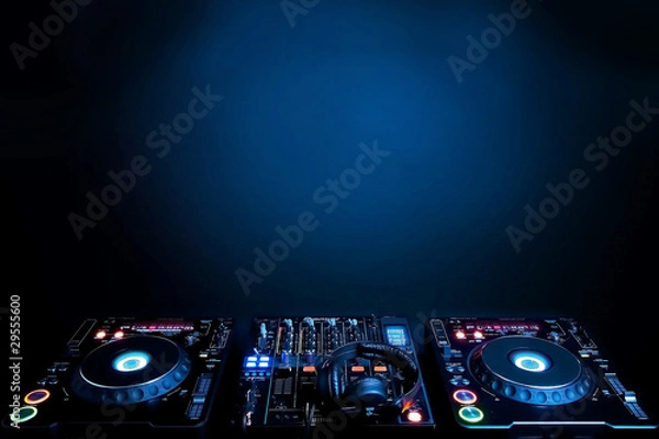 Obraz Gramofony dla DJ-ów i mikser elektroniczny