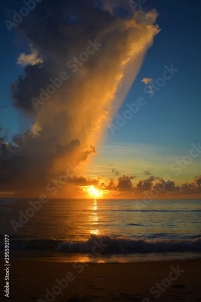 Obraz Spectacular Sunrise, after a partly cloudy dawn