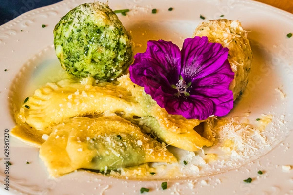 Obraz Knödel mit Schlutzkrapfen