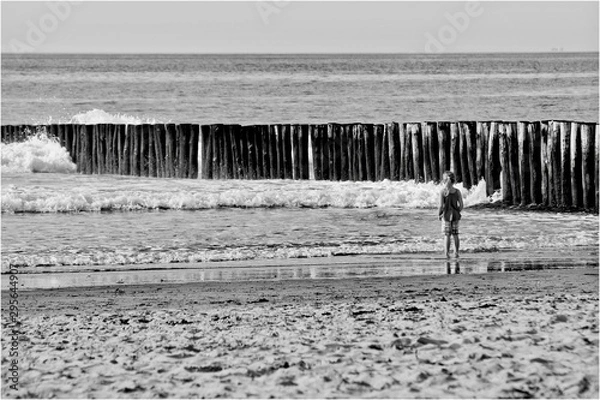 Obraz walking on beach