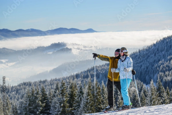 Obraz happy couple of skiers