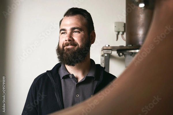 Obraz Man working at a distillery 