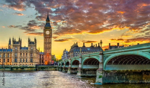 Fototapeta Big Ben i Westminster Bridge w Londynie o zachodzie słońca - Wielka Brytania