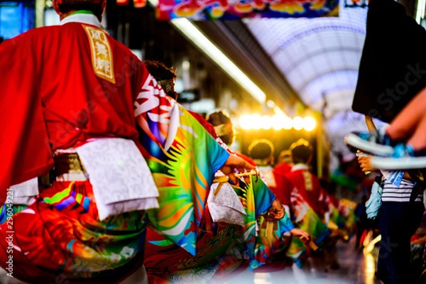 Fototapeta 日本のよさこいを踊る人々