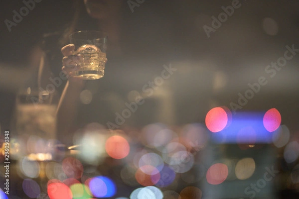 Obraz ウィスキーを嗜む美女