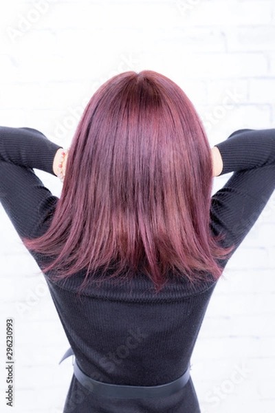 Fototapeta 女性　後ろ姿　ピンク　髪