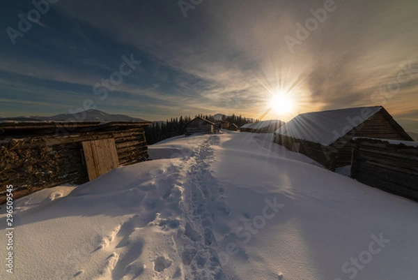 Fototapeta Beautiful winter landscapes from the Ukrainian Carpathian Mountains with traumatic skies and tourists, traveling on ridges