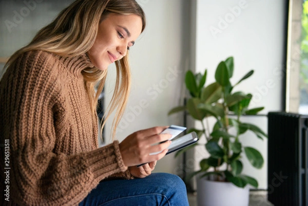 Obraz Paying with Cedit Card Online	