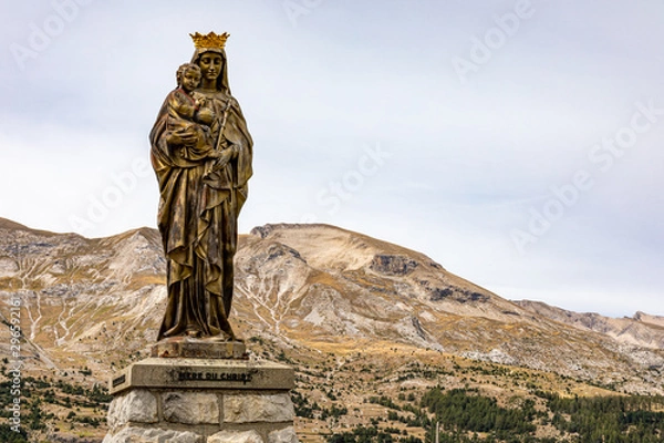 Fototapeta Le Devoluy, Hautes-Alpes, France - Statue in Col de Festre