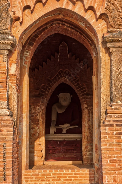 Obraz Buddha statue protected from the sun by his Bagan Myanmar Pagoda
