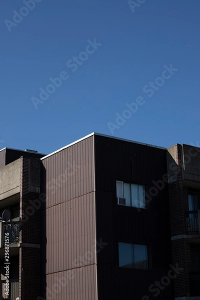 Fototapeta Edificio rojo con cielo azul