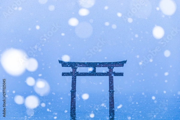 Obraz 雪中の鳥居は、とても厳かだよね。