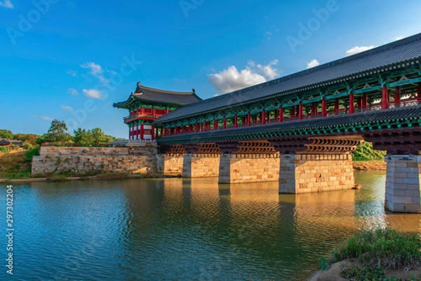 Obraz Poranny most Woljeonggyo w Gyeongju w Korei Południowej