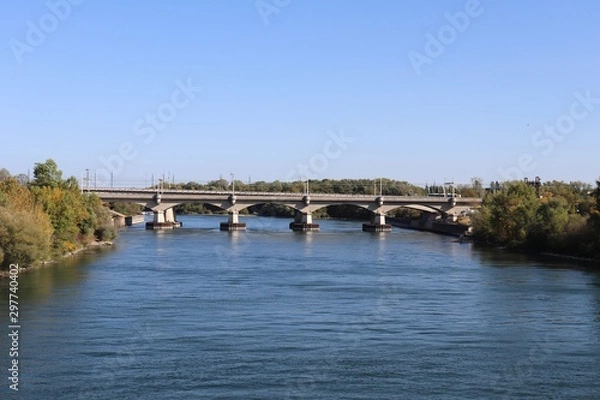 Obraz Viaduc ferrovière de Saint Clair dans la ville de Caluire sur le fleuve Rhône - Département du Rhône - France