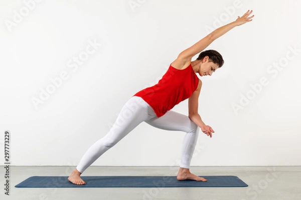 Fototapeta extended side angle pose