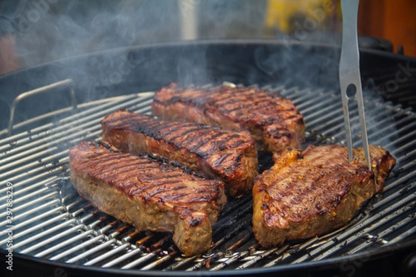 Obraz The Steaks are (almost) done