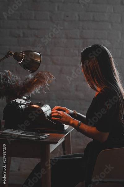 Obraz  girl is typing