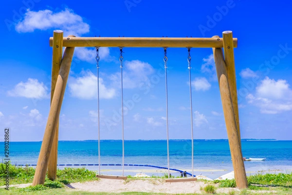 Fototapeta 小浜島のビーチとブランコ