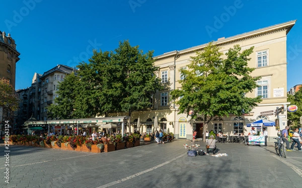 Fototapeta Budapest, Hungary - October 01, 2019: Fovam Square (Fővám tér:hungarian) with beautiful old buildings in Budapest. Fovam Square is the center of communication and trade in Budapest.