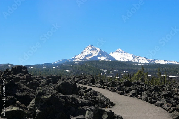 Obraz mountains with volcanic rock in oregon