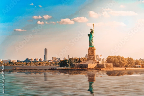 Obraz Statue of Liberty (Liberty Enlightening the world) near New York.