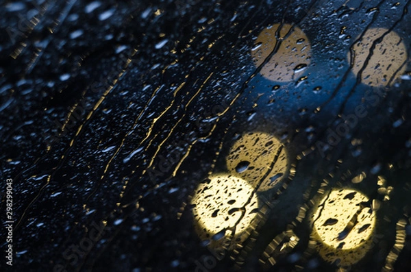 Obraz дождь на стекле капли по стеклу  дождь  капли разводы на стекле