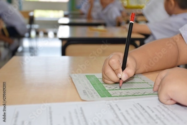 Fototapeta thai primary students in elementary school are taking the final exam with intention and seriousness in classroom