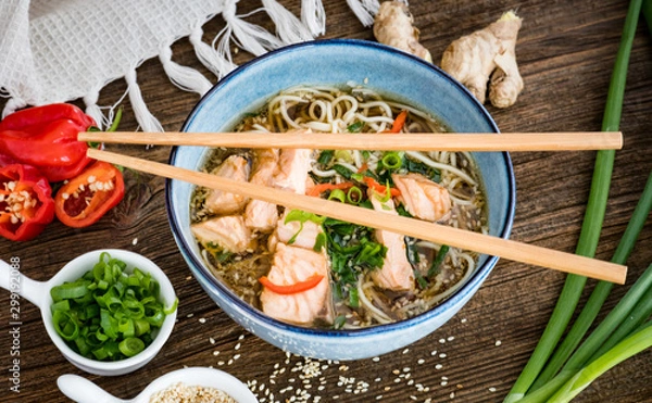 Obraz Rosół orientalny z rybą