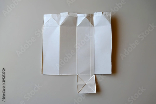 Obraz リサイクルのために切り開かれた牛乳パック