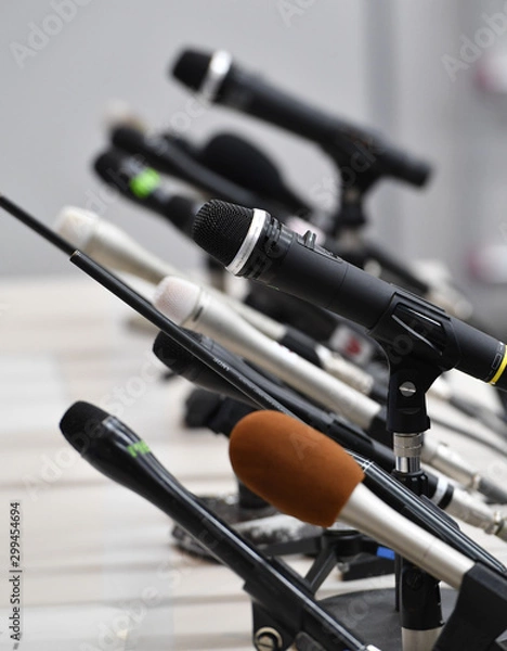 Obraz マイク　記者会見　新聞記者　マスコミ