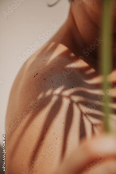 Obraz Shadow of palm tree on girl bare shoulder