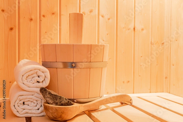 Obraz ein Eimer, Kelle, Handtücher in einer kleinen Sauna